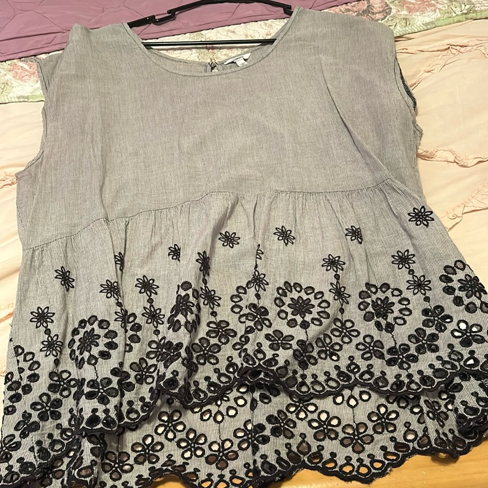Sonoma XL black embroidered blouse